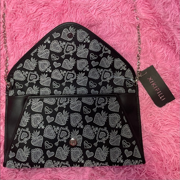 {Xikipilli} Rare Sacred Heart Chain Strap Purse - Picture 2 of 7